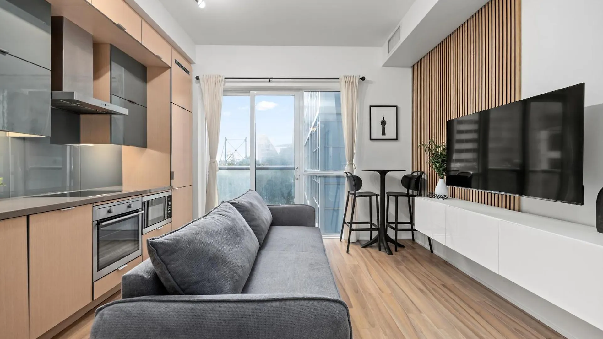 Lovely 1 Bedroom Suite,Gym,Pool, Mtcc, Cn Tower Toronto Lägenhet
