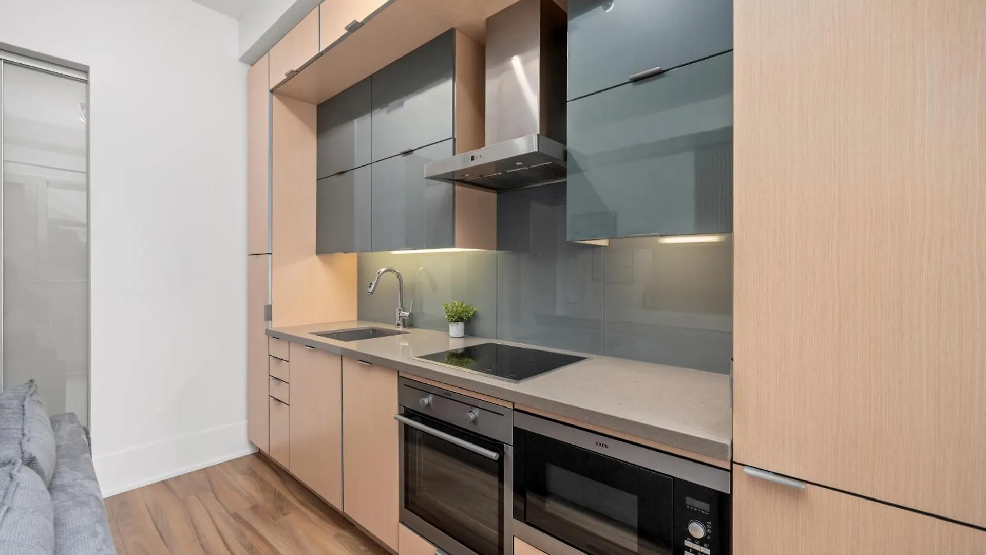 Apartment Lovely 1 Bedroom Suite,Gym,Pool, Mtcc, Cn Tower Toronto