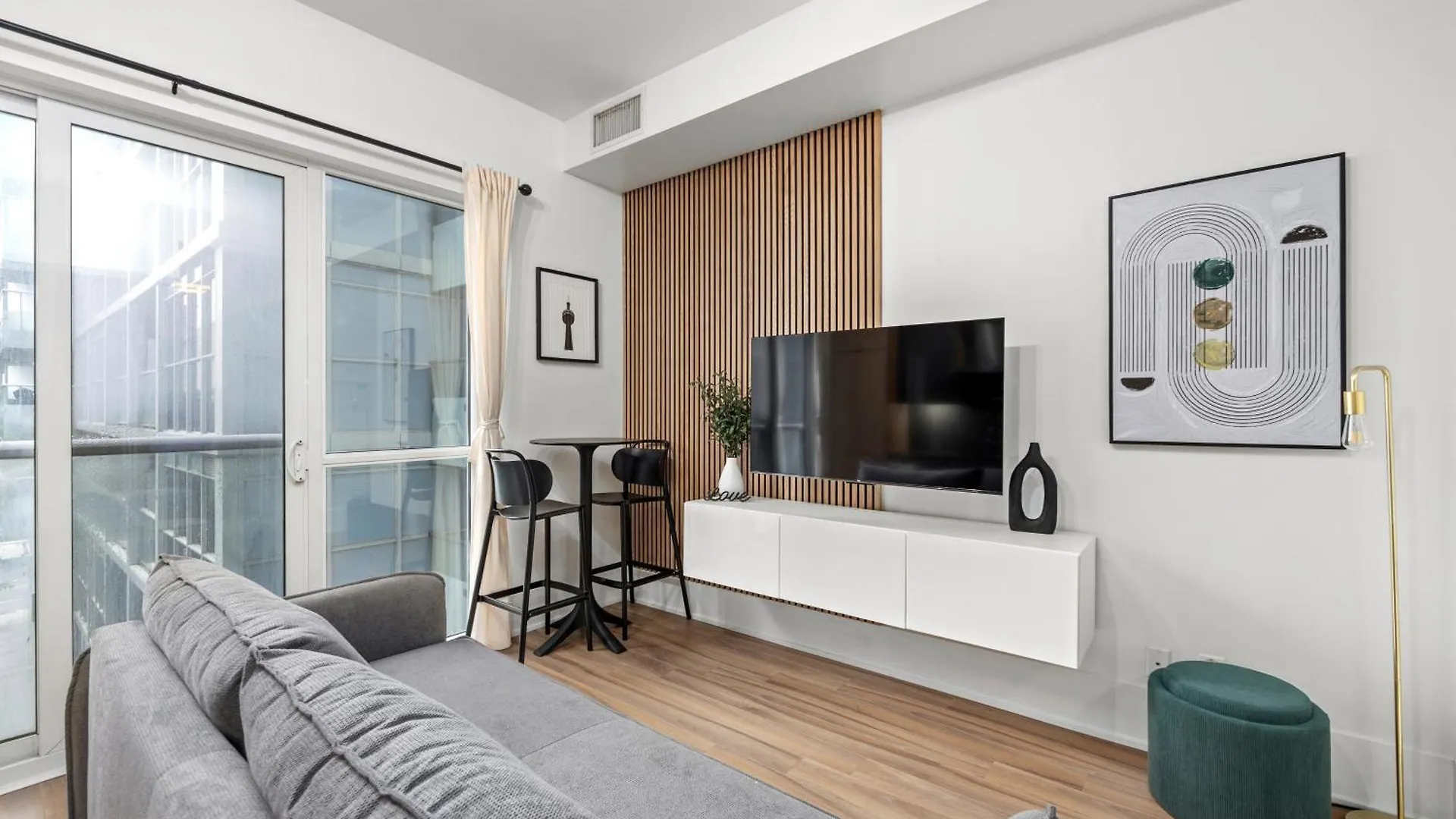 Lovely 1 Bedroom Suite,Gym,Pool, Mtcc, Cn Tower Toronto