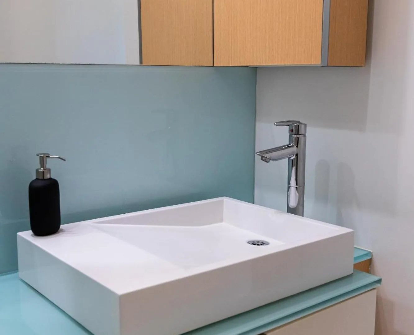 Lovely 1 Bedroom Suite,Gym,Pool, Mtcc, Cn Tower Toronto